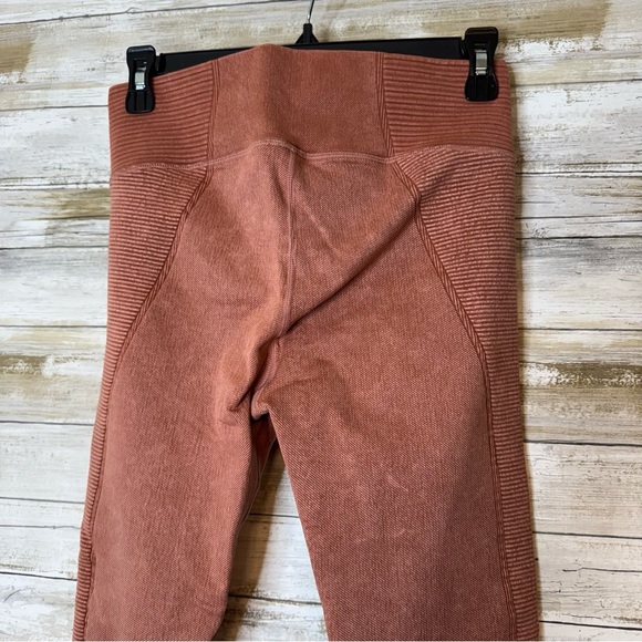 Aerie Offline Women’s Burnt Orange Ribbed Leggings size Medium - Picture 3 of 9